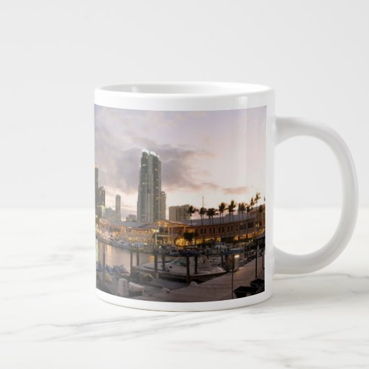 Miami financiële skyline bij schemering grote koffiekop (Rechts)