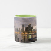 Miami financiële skyline bij schemering mok (Midden)