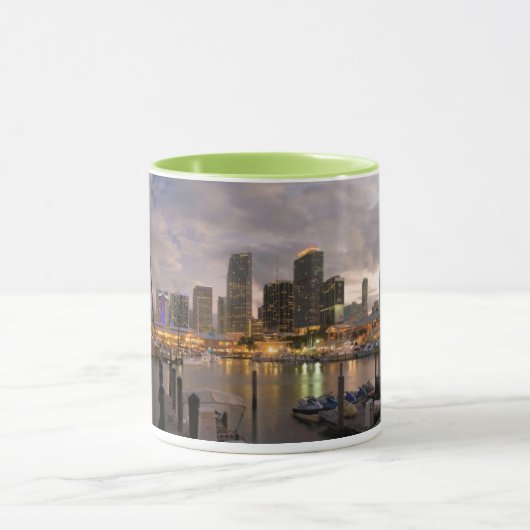 Miami financiële skyline bij schemering mok (Midden)