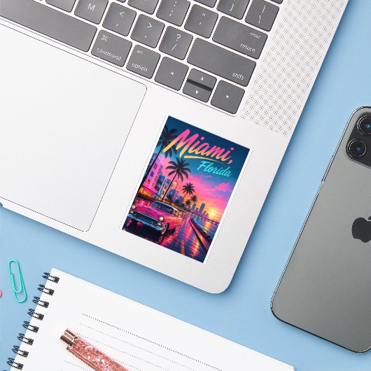 Miami Florida Retro Neon Zonsondergang Reizen Sticker (Laptop met iPhone)