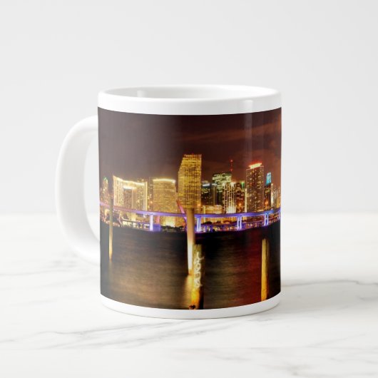 Miami skyline 's nachts, Florida Grote Koffiekop (Links)