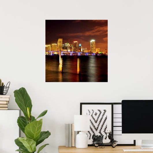 Miami skyline 's nachts, Florida Poster (Thuiskantoor)