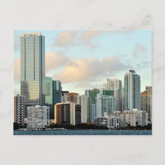 Miami skyscrapers tegen brede heldere hemel briefkaart (Voorkant)