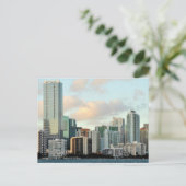 Miami skyscrapers tegen brede heldere hemel briefkaart (Staand voorkant)