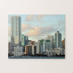 Miami skyscrapers tegen brede heldere hemel legpuzzel