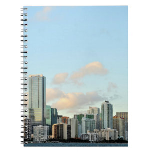 Miami skyscrapers tegen brede heldere hemel notitieboek
