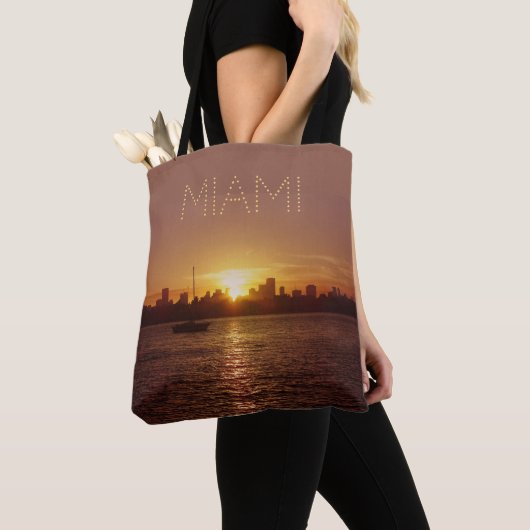 Miami Sunset Skyline (met aanpasbare tekst) Tote Bag (Dichtbij)
