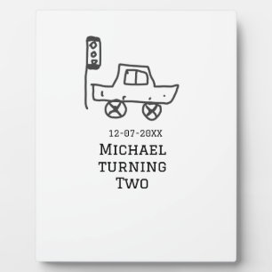 Michael wordt twee verjaardag speelgoed auto verke fotoplaat
