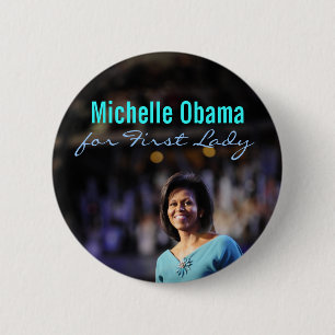 Michelle Obama voor de Button van First Lady