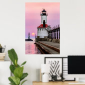 Michigan City Lighthouse en Sundown Sailboat Poster (Thuiskantoor)