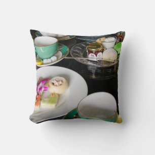 Michigan, Mackinac Island. Grand Hotel Kussen