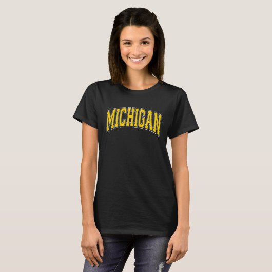 Michigan MI Varsity Style Maize Font T-shirt (Voorkant volledig)
