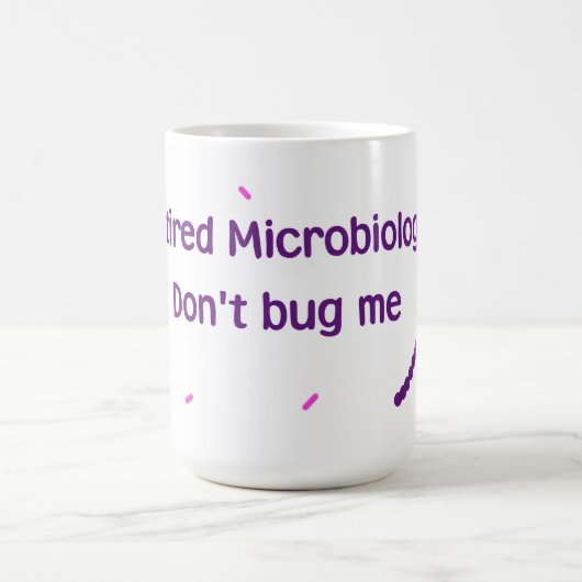 microbioloog in ruste koffiemok (Center)