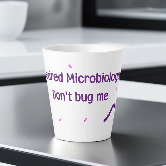 microbioloog in ruste latte mok