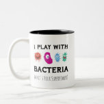 Microbioloog microscopisch bioscoopstudenten tweekleurige koffiemok<br><div class="desc">Het zoeken naar Parasitologen Farmaceutische Wetenschappers en Technologen voor de biologie Nationale Dag van de Wetenschap Het einde van het jaar betekent een groot geschenk voor de chemicus,  de microbioloog of de laboratoriumtechnicus.</div>