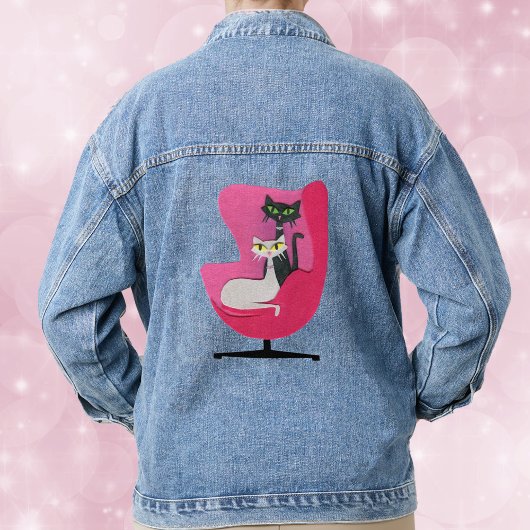  Mid Century Cats in een roze  stoel Denim Jacket