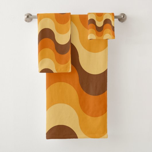 Mid Century Modern 1970s Wavy Stripe Pattern Bad Handdoek (Insitu)