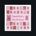 Mid Century Modern 70th Birthday Roze Servet<br><div class="desc">Pas het mideeuwse ontwerp aan op deze leuke en kleurrijke verjaardagspartijbenodigdheden door een douanenaam toe te voegen. Zelfs de leeftijd kan veranderd worden!</div>