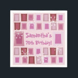 Mid Century Modern 70th Birthday Roze Servet<br><div class="desc">Pas het mideeuwse ontwerp aan op deze leuke en kleurrijke verjaardagspartijbenodigdheden door een douanenaam toe te voegen. Zelfs de leeftijd kan veranderd worden!</div>