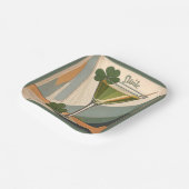 Mid Century Modern Art Shamrock Martini Sláinte! Papieren Bordje (Gebogen)