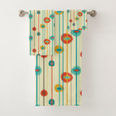 Mid-Century Modern Bath Towel, Stripped Pattern Bad Handdoek (Insitu)