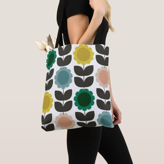  Mid-Century Modern Colored Retro Groovy Flowers  Tote Bag (Dichtbij)