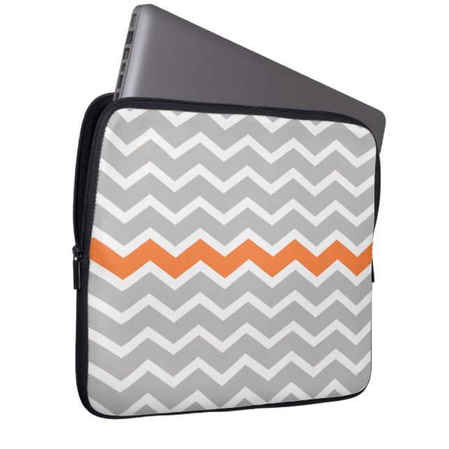Mid Century Modern Gray Chevron met Oranje Laptop Sleeve (Voorkant Rechts)