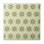 Mid-Century Modern Green Starburst Pattern Tegeltje<br><div class="desc">Het moderne, geïnspireerde ontwerp uit de midden-eeuw met een patroon van retro groene starbursts op een lichtere groene achtergrond. Eenvoudig, schoon modern design. Creëer uw eigen douanepatroon door een nieuw afbeelding te uploaden, of gebruik de "bericht"knoop om de ontwerper voor hulp te contacteren. Om uw eigen gepatenteerde ontwerp te creëer:...</div>