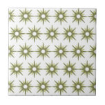 Mid-Century Modern Green & White Starburst Pattern Tegeltje<br><div class="desc">Het moderne, geïnspireerde design uit de midden-eeuw, met een patroon van retro-groene starbursts op een witte achtergrond. Eenvoudig, schoon modern design. Creëer uw eigen douanepatroon door een nieuw afbeelding te uploaden, of gebruik de "bericht"knoop om de ontwerper voor hulp te contacteren. Om uw eigen gepatenteerde ontwerp te creëer: 1. Selecteer...</div>