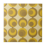 Mid-Century Modern Mustard Gold Retro Geo Pattern Tegeltje<br><div class="desc">Een modern, geïnspireerd design uit de midden-eeuw met een naadloos patroon van retro-gouden mosterdcirkels op een gele achtergrond. Eenvoudig, schoon modern design. Creëer uw eigen douanepatroon door een nieuw afbeelding te uploaden, of gebruik de "bericht"knoop om de ontwerper voor hulp te contacteren. Om uw eigen gepatenteerde ontwerp te creëer: 1....</div>
