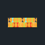 Mid Century Modern Oranje Pattern Wrapped Canvas<br><div class="desc">Knock, klop. Wie is er daar? Mid Century Modern Oranje patroondoek. Met een ontwerp van deze retro heb je geen punch line nodig. Dit perfect vormig patroon heeft een levendige oranje achtergrond en rijen met een aangenaam kitschy vorm in groen, rood, turquoise, zwart-wit en houthraan. De vorm heeft waarschijnlijk een...</div>