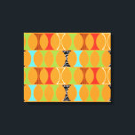 Mid Century Modern Oranje Pattern Wrapped Canvas Afdruk<br><div class="desc">Knock, klop. Wie is er daar? Mid Century Modern Oranje patroondoek. Met een ontwerp van deze retro heb je geen punch line nodig. Dit perfect vormig patroon heeft een levendige oranje achtergrond en rijen met een aangenaam kitschy vorm in groen, rood, turquoise, zwart-wit en houthraan. De vorm heeft waarschijnlijk een...</div>