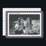 Mid Century Modern Pattern in Blue Hanukkah Foto Feestdagenkaart<br><div class="desc">Trendy,  modern en eenvoudig retro mid-eeuwse moderne lijnenpatroon in blauw en wit voor Hanukkah,  gepersonaliseerd met jouw naam en foto.</div>