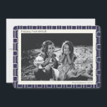 Mid Century Modern Pattern in Blue Hanukkah Foto Feestdagenkaart<br><div class="desc">Trendy,  modern en eenvoudig retro mid-eeuwse moderne lijnenpatroon in blauw en wit voor Hanukkah,  gepersonaliseerd met jouw naam en foto.</div>