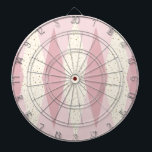 Mid Century Modern Pink Argyle Dart Board Dartbord<br><div class="desc">Dit Mid Century Modern Pink Argyle Dart Board (grote afdrukken) patroon is voorzien van een First Lady roze achtergrond en een patroon van gemene, doorschijnende, zwarte diamanten die grotere, roomdiamanten overdekken met gouden kleurige, ruimtespecken. Deze minimalistische geïnspireerde, gedeconstrueerde argyle is een simplistische terugval van het grotere atoomtijdperk dan het leven...</div>