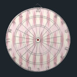 Mid Century Modern Pink Argyle Dart Board Dartbord<br><div class="desc">Dit Mid Century Modern Pink Argyle Dart Board patroon is voorzien van een roze First Lady-achtergrond en een patroon van modderige, doorschijnende, zwarte diamanten die grotere, crèmediamanten overdekken met gouden kleurige, ruimtesuikers. Deze minimalistische geïnspireerde, gedeconstrueerde argyle is een simplistische terugval van het grotere atoomtijdperk dan het leven dat het decoratieve...</div>