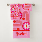 Mid Century Modern Roze Bloemen Patroon met Naam Bad Handdoek (Insitu)