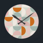 Mid Century Modern Sage Green Blush Oranje Patroon Ronde Klok<br><div class="desc">Retro mid-eeuwse moderne patronen - abstracte geometrische vormen - minimalistische patroonsage groen,  wazig roze,  Oranje en roomwit.</div>