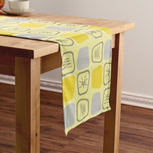 Mid Century Modern Stretted Squares Yellow Korte Tafelloper (Voorbeeld)