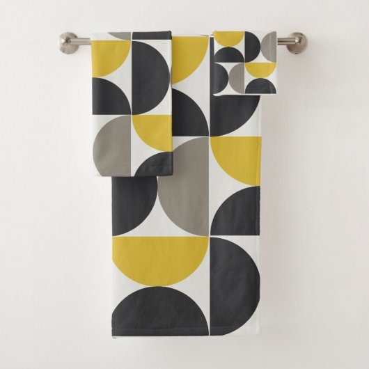 Mid-Century Modern Turmeric Gunmetal Bad Handdoek (Insitu)