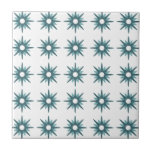 Mid-Century Modern Turquoise Starburst Pattern Cer Tegeltje<br><div class="desc">Het moderne, geïnspireerde ontwerp uit de midden-eeuw, met een patroon van retro turquoise blauwe starbursts op een witte achtergrond. Eenvoudig, schoon modern design. Creëer uw eigen douanepatroon door een nieuw afbeelding te uploaden, of gebruik de "bericht"knoop om de ontwerper voor hulp te contacteren. Om uw eigen gepatenteerde ontwerp te creëer:...</div>