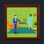 Mid Century Moderne Couple Wooden Keepomwille Box Cadeaudoosje<br><div class="desc">Deze Mid Century Modern Couple Wooden Jewelry Keepomwille Box lijkt een scène uit een romantische komedie. Het minimalistische kunstontwerp uit de jaren zestig biedt een aantrekkelijk cartoon koppel dat thuis geniet van een romantische avond. De verfijnde kamer is opvallend voorzien van een groene stenen muur met een aanstootgevend vuur in...</div>
