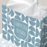 Mid-Century Moderne Verjaardag Retro 50e Blauw Groot Cadeauzakje<br><div class="desc">Transformeer je verjaardagscadeau met deze stijlvolle moderne cadeautas uit het midden van de eeuw! Een all-over geometrisch ontwerp, met cirkels en halve cirkels, waardoor een abstract patroon in blauw en wit ontstaat. Voeg eenvoudig de naam van de ontvanger en de gevierde leeftijd toe om het uniek te maken. Aangepaste cadeauverpakking...</div>