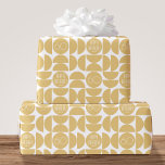 Mid-Century Moderne Verjaardag Retro 60e Geel Cadeaupapier<br><div class="desc">Transformeer je verjaardagscadeau met dit stijlvolle moderne inpakpapier uit het midden van de eeuw! Een naadloos geometrisch ontwerp, met cirkels en halve cirkels, waardoor een abstract patroon in geel en wit ontstaat. Voeg eenvoudig de naam van de ontvanger en de gevierde leeftijd toe om het uniek te maken. Aangepaste cadeauverpakking...</div>