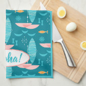 Mid Century Pink Catamaran - Blue Background Theedoek (Quarter Fold)