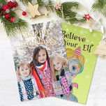 Mid Century Retro Magische Elf 1 Foto Kerstmis Folie Feestdagenkaart<br><div class="desc">Uw familiefoto schittert met ECHTE metallic folie sneeuwvlokken en tekst in uw keuze van goud, roos of zilver op de voorkant van deze gepersonaliseerde kaart. Het leuke kerstontwerp op de achterkant is gemaakt met behulp van mijn hand geschilderde mixed media elf met eigenzinnige details en een groene achtergrond met sneeuwvlokken...</div>