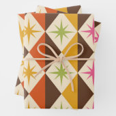 Mid Century Starbursts op Harlequin Diamonds Inpakpapier Vel (In situ)