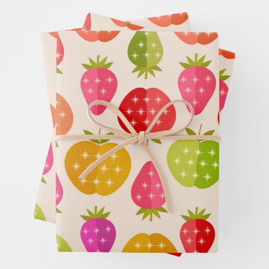 Mid-eeuwse appelen en aardbeien kleurrijk inpakpapier vel (In situ)