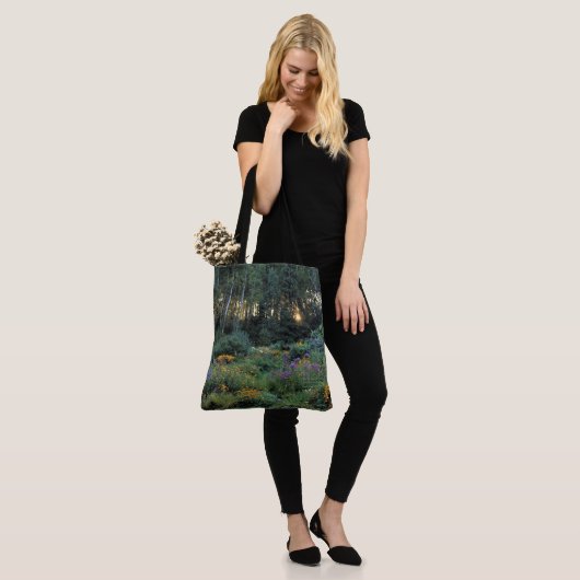 Mid Summer Gardens Tote Bag (Op model)