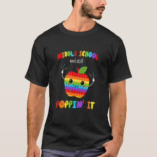 Middelbare school en nog steeds met een pup naar s t-shirt